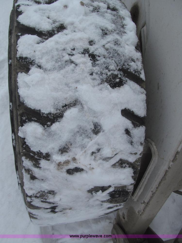 image for item F7236 2000 Bobcat 873G skid steer