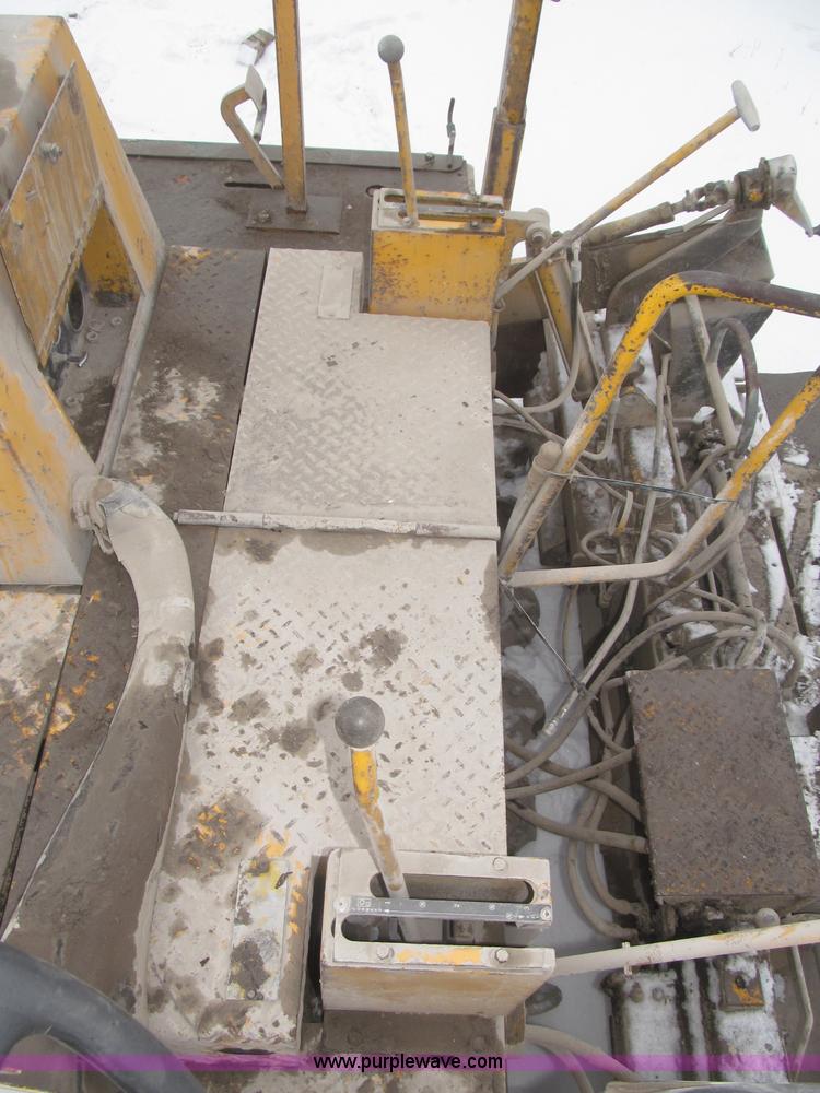 image for item F7237 1978 Blaw-Knox PF115 paver