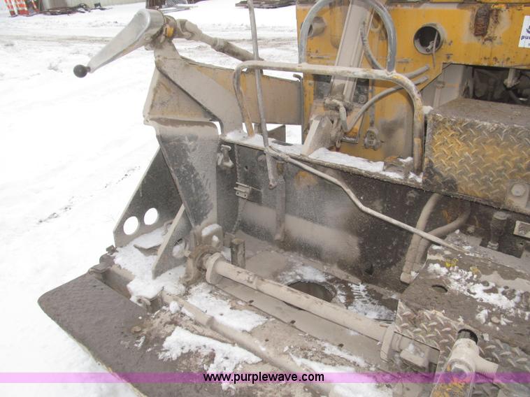 image for item F7237 1978 Blaw-Knox PF115 paver