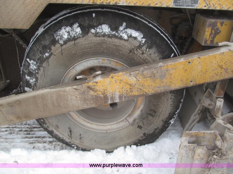 image for item F7237 1978 Blaw-Knox PF115 paver