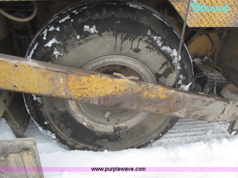 image for item F7237 1978 Blaw-Knox PF115 paver