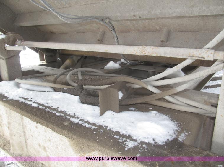 image for item F7242 1987 Dakota Trail-eze LP30T48 trailer