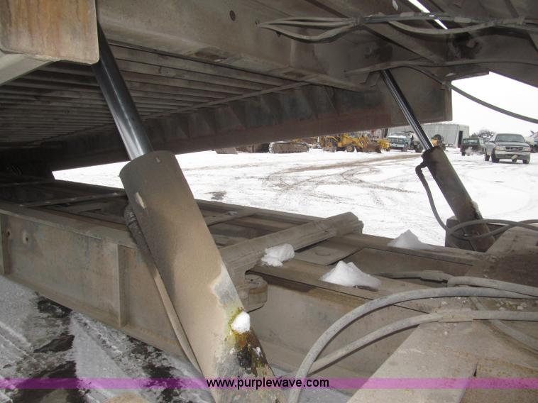 image for item F7242 1987 Dakota Trail-eze LP30T48 trailer