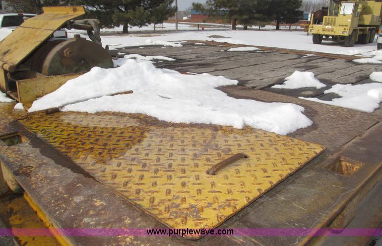 image for item F7242 1987 Dakota Trail-eze LP30T48 trailer