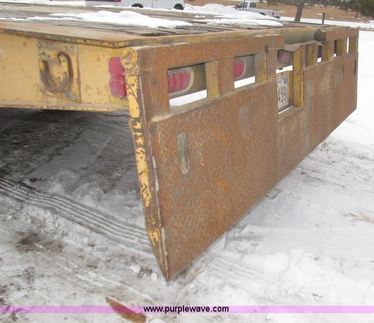 image for item F7242 1987 Dakota Trail-eze LP30T48 trailer