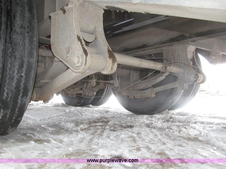 image for item F7242 1987 Dakota Trail-eze LP30T48 trailer