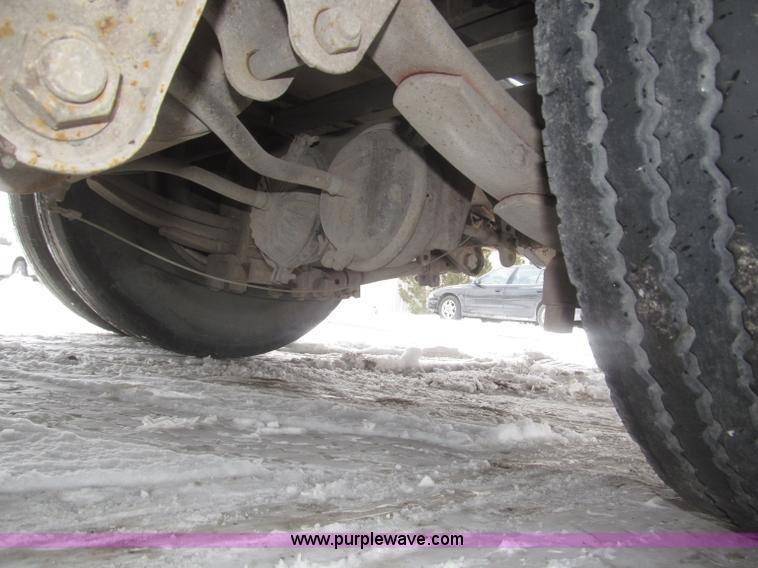 image for item F7242 1987 Dakota Trail-eze LP30T48 trailer