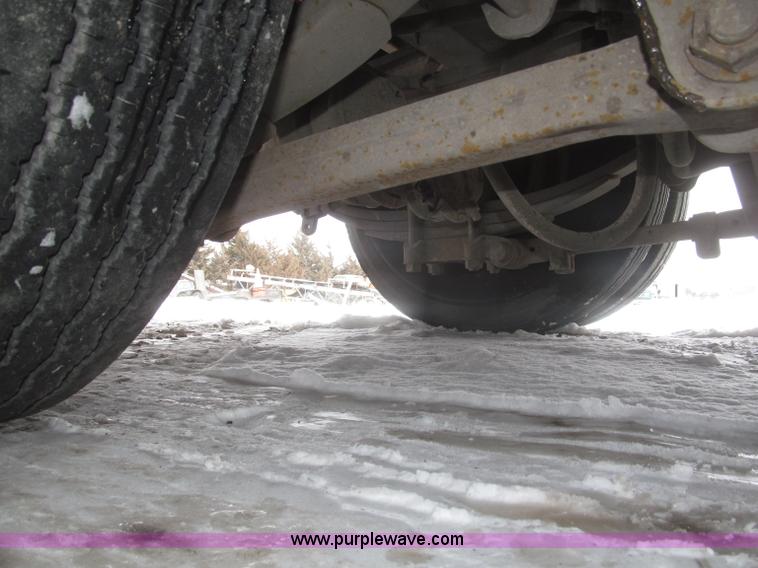 image for item F7242 1987 Dakota Trail-eze LP30T48 trailer