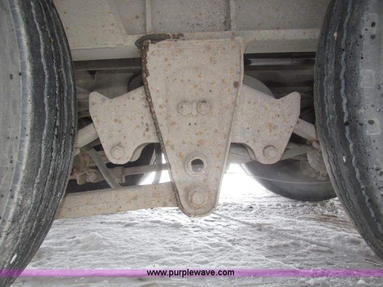 image for item F7242 1987 Dakota Trail-eze LP30T48 trailer