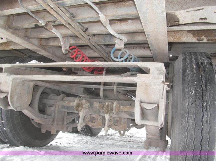 image for item F7242 1987 Dakota Trail-eze LP30T48 trailer