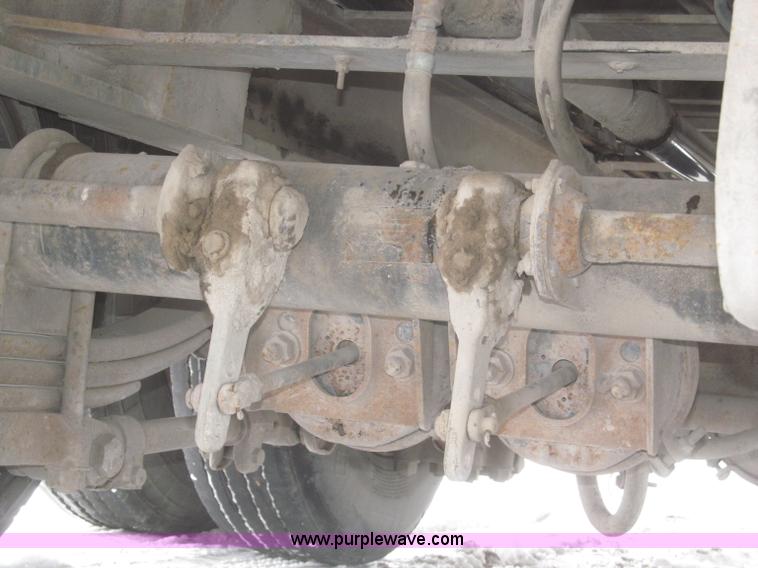 image for item F7242 1987 Dakota Trail-eze LP30T48 trailer