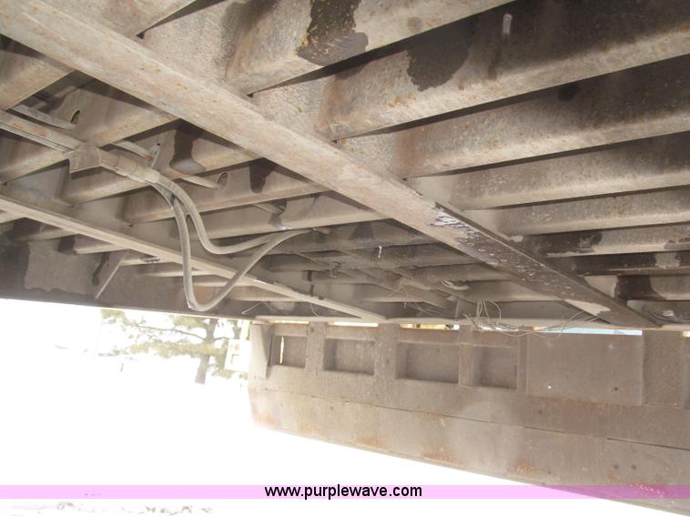 image for item F7242 1987 Dakota Trail-eze LP30T48 trailer