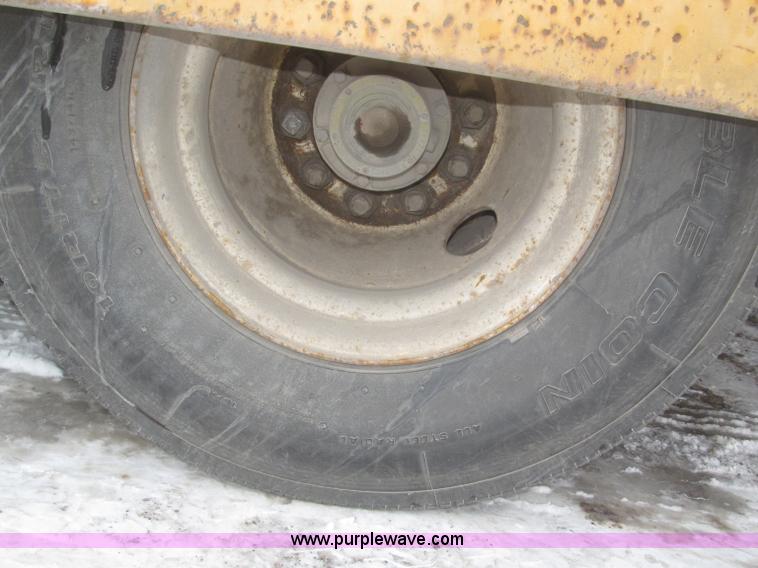 image for item F7242 1987 Dakota Trail-eze LP30T48 trailer