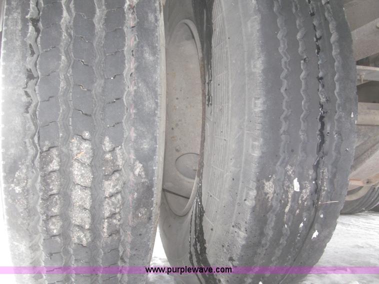 image for item F7242 1987 Dakota Trail-eze LP30T48 trailer