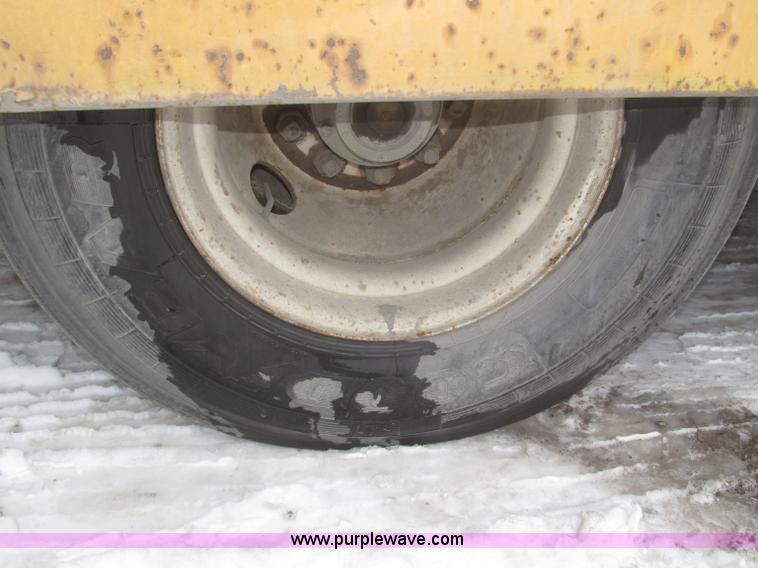 image for item F7242 1987 Dakota Trail-eze LP30T48 trailer