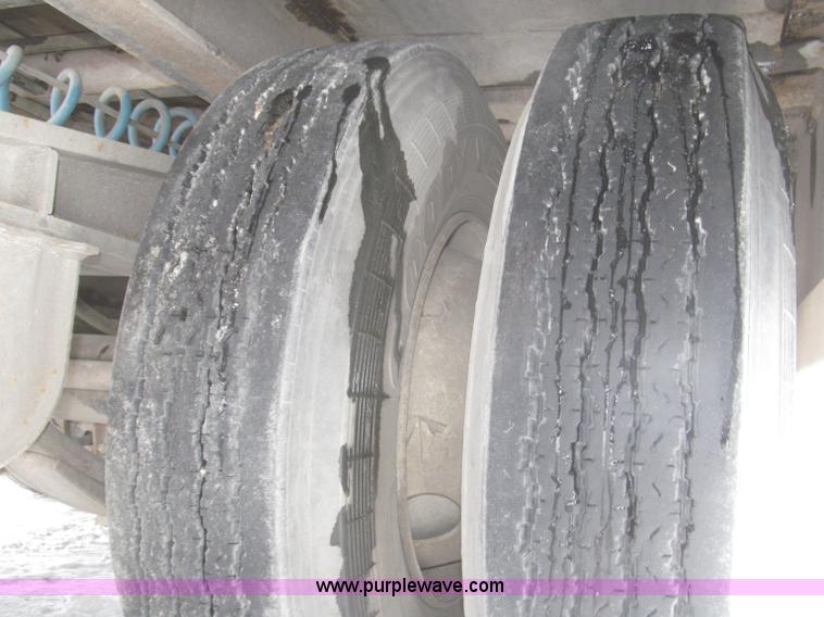 image for item F7242 1987 Dakota Trail-eze LP30T48 trailer