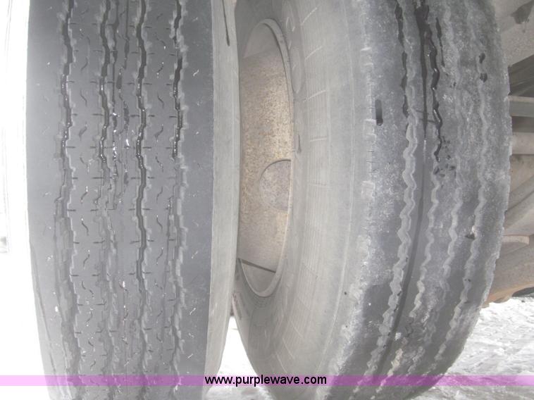 image for item F7242 1987 Dakota Trail-eze LP30T48 trailer