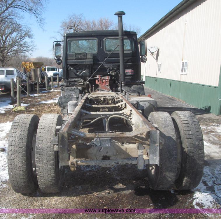 image for item F7249 1989 Mack MS300P truck cab and chassis