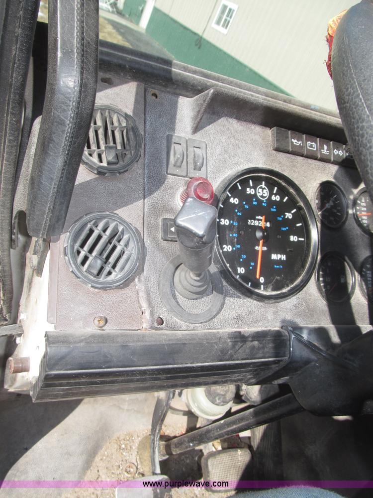 image for item F7249 1989 Mack MS300P truck cab and chassis