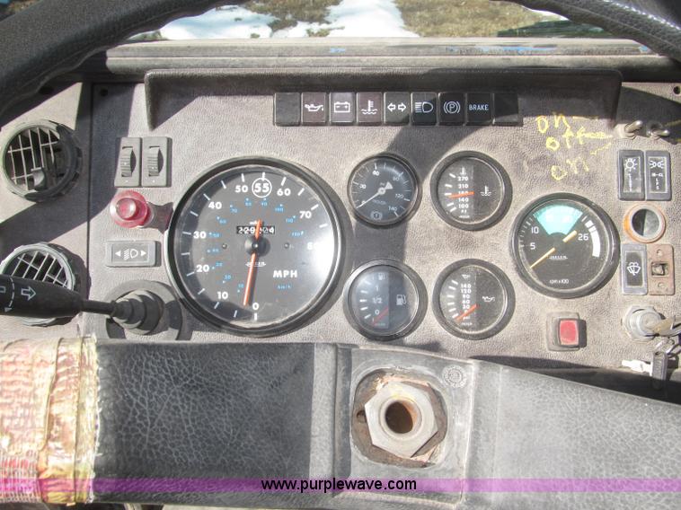 image for item F7249 1989 Mack MS300P truck cab and chassis