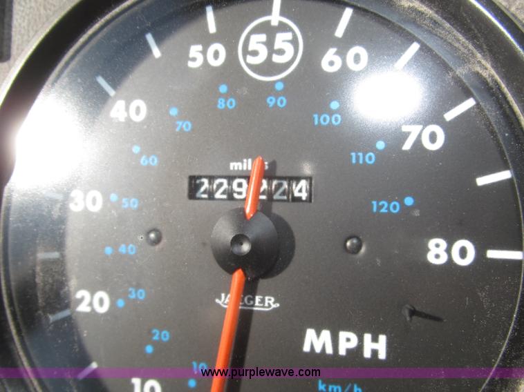 image for item F7249 1989 Mack MS300P truck cab and chassis