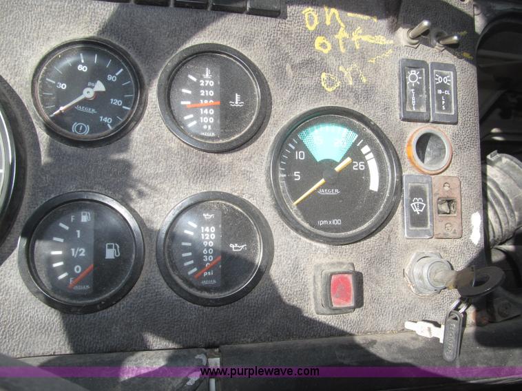 image for item F7249 1989 Mack MS300P truck cab and chassis