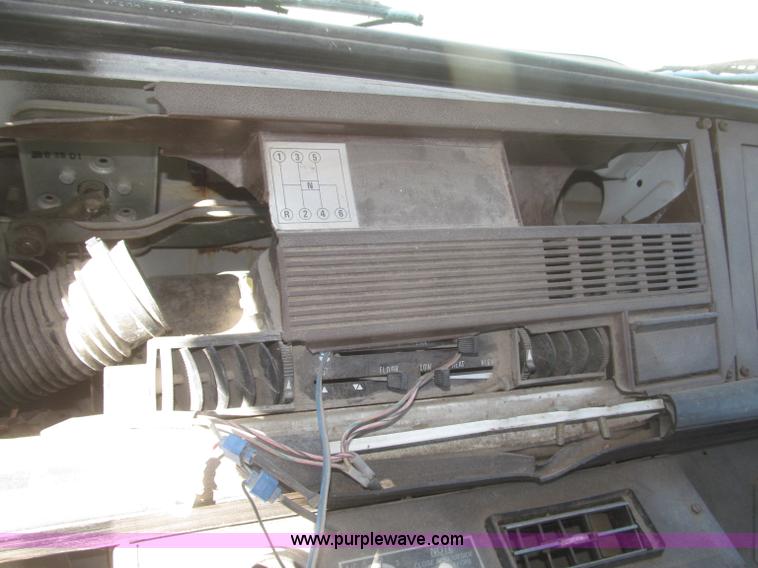 image for item F7249 1989 Mack MS300P truck cab and chassis