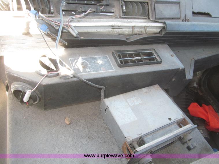 image for item F7249 1989 Mack MS300P truck cab and chassis