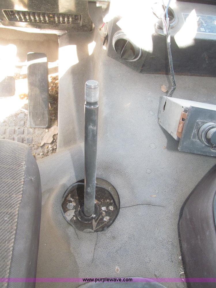 image for item F7249 1989 Mack MS300P truck cab and chassis