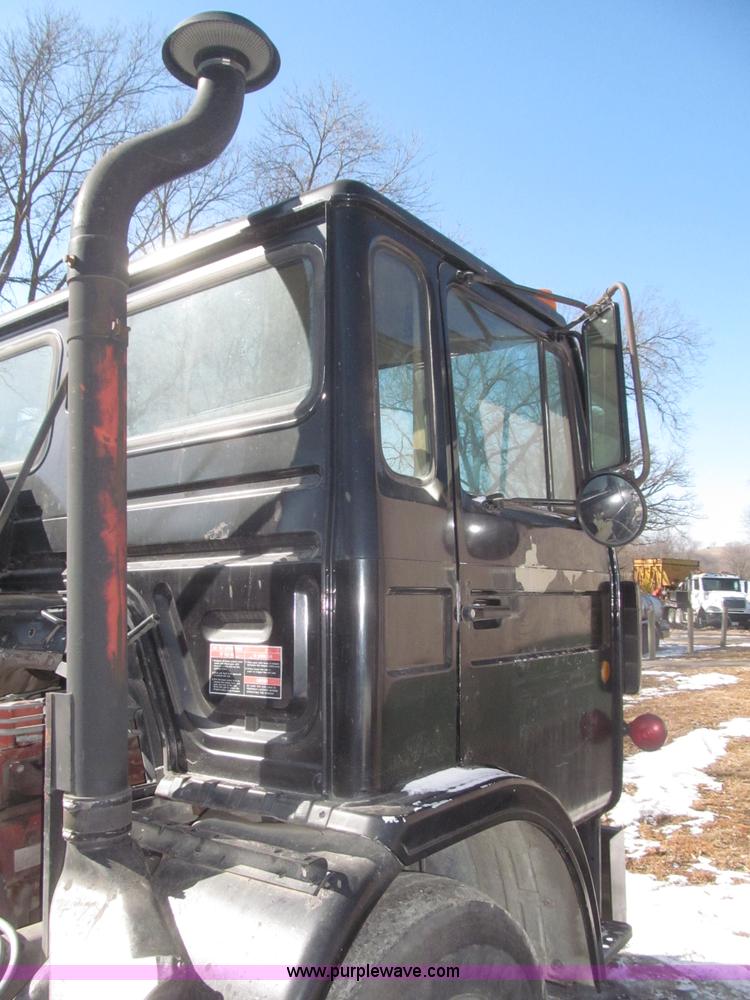 image for item F7249 1989 Mack MS300P truck cab and chassis