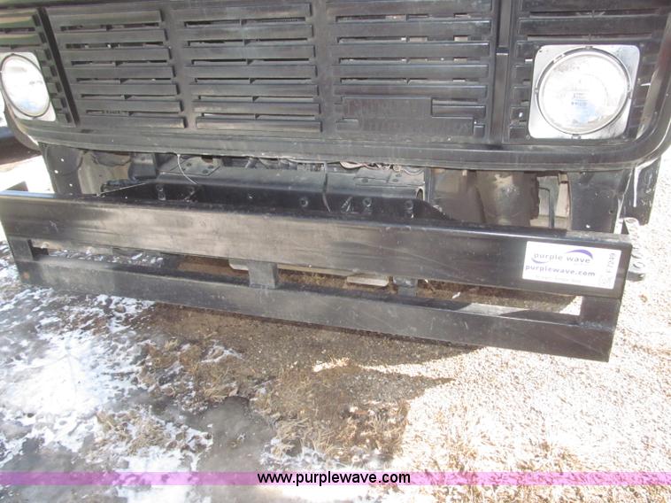 image for item F7249 1989 Mack MS300P truck cab and chassis