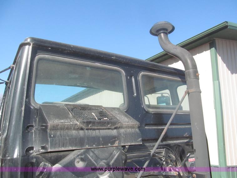 image for item F7249 1989 Mack MS300P truck cab and chassis