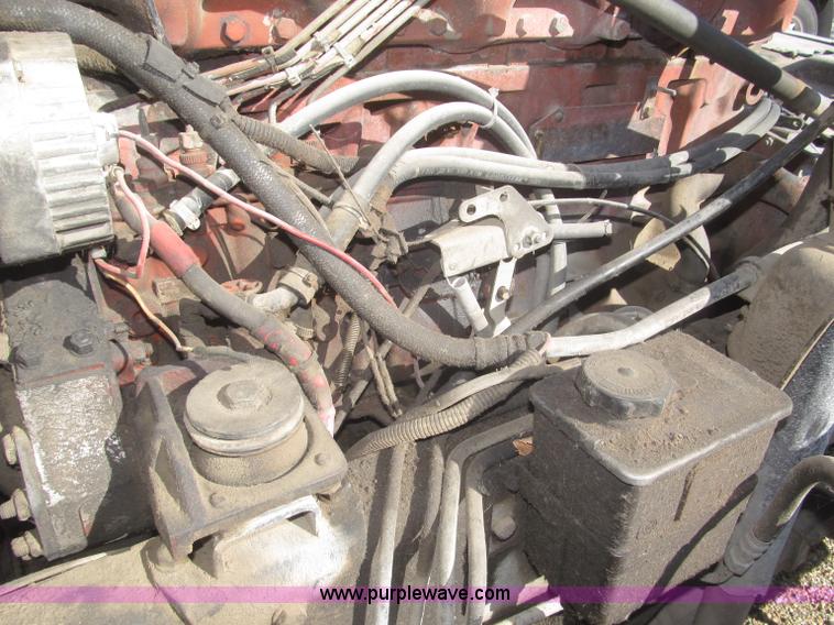 image for item F7249 1989 Mack MS300P truck cab and chassis