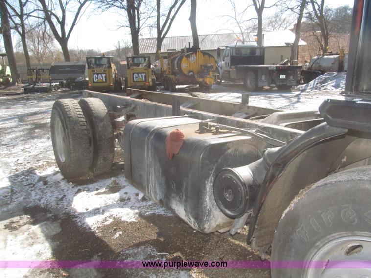 image for item F7249 1989 Mack MS300P truck cab and chassis