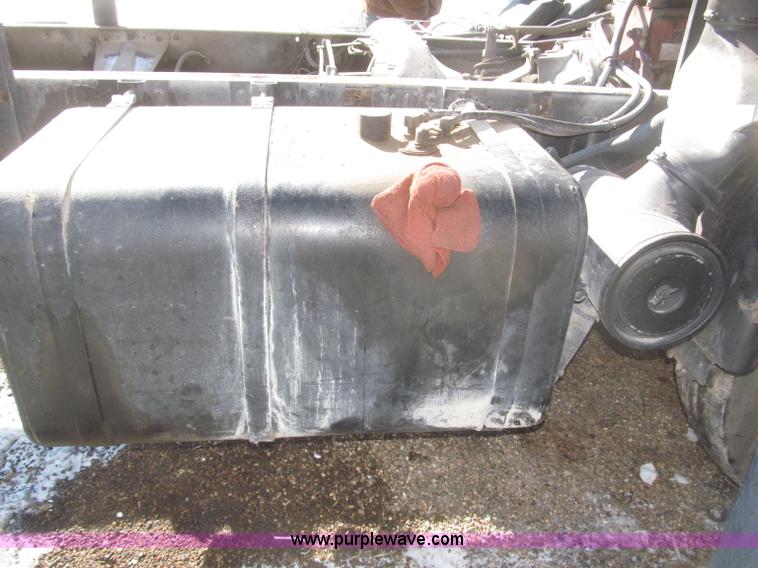 image for item F7249 1989 Mack MS300P truck cab and chassis