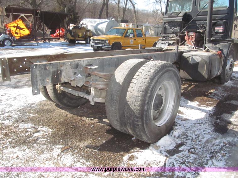 image for item F7249 1989 Mack MS300P truck cab and chassis