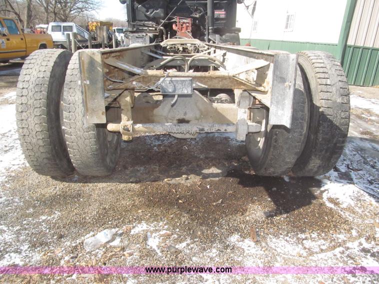 image for item F7249 1989 Mack MS300P truck cab and chassis