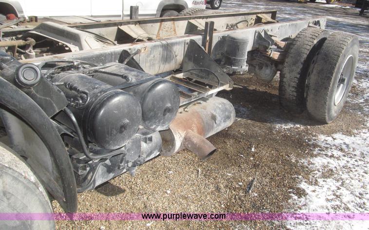 image for item F7249 1989 Mack MS300P truck cab and chassis