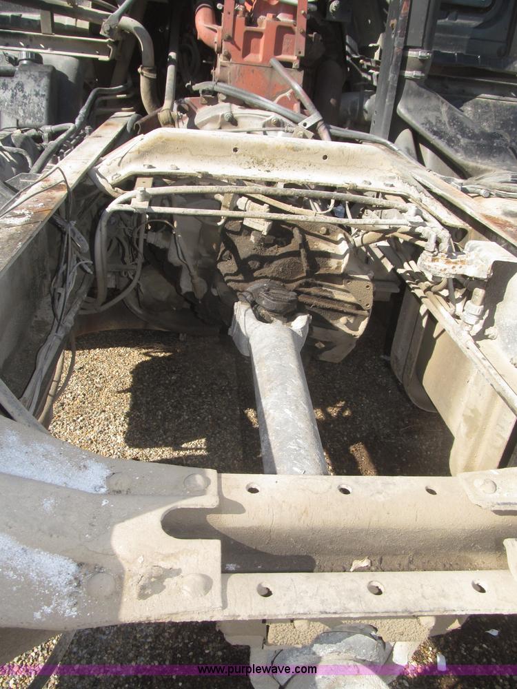 image for item F7249 1989 Mack MS300P truck cab and chassis