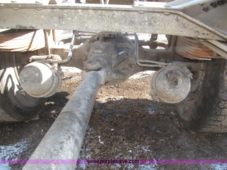 image for item F7249 1989 Mack MS300P truck cab and chassis