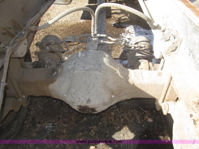 image for item F7249 1989 Mack MS300P truck cab and chassis