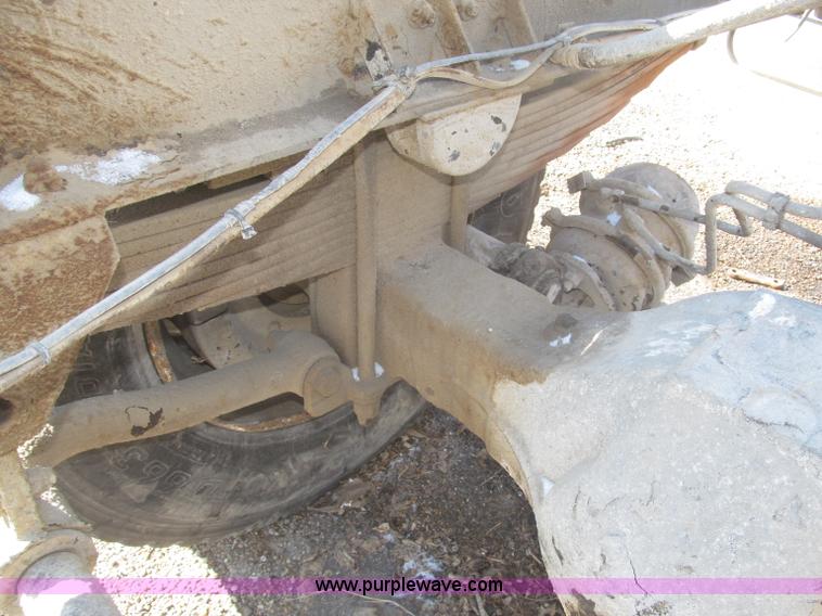 image for item F7249 1989 Mack MS300P truck cab and chassis