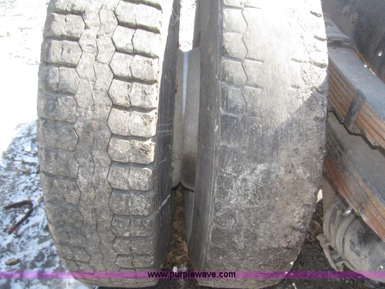 image for item F7249 1989 Mack MS300P truck cab and chassis