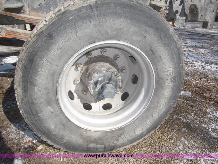 image for item F7249 1989 Mack MS300P truck cab and chassis