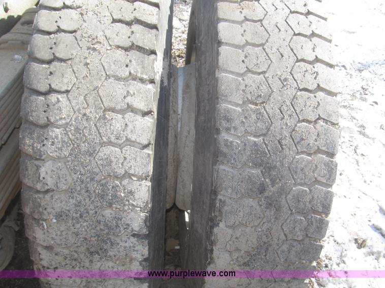 image for item F7249 1989 Mack MS300P truck cab and chassis