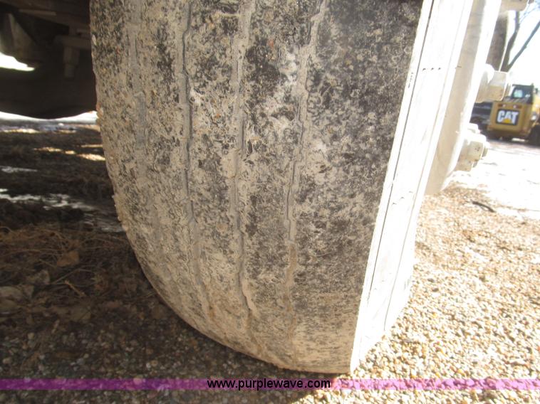 image for item F7249 1989 Mack MS300P truck cab and chassis