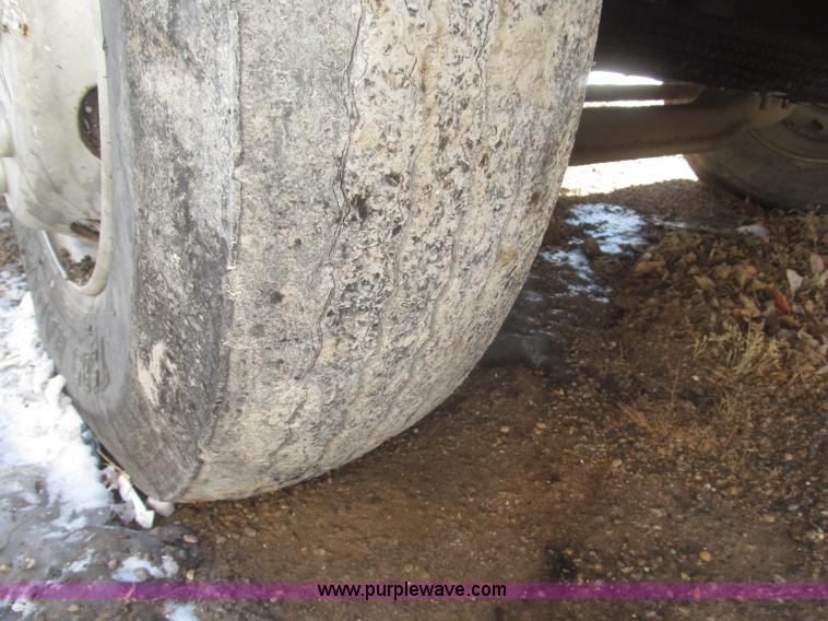 image for item F7249 1989 Mack MS300P truck cab and chassis