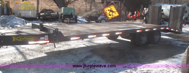 image for item F7250 2007 Kaufman 25' tag trailer