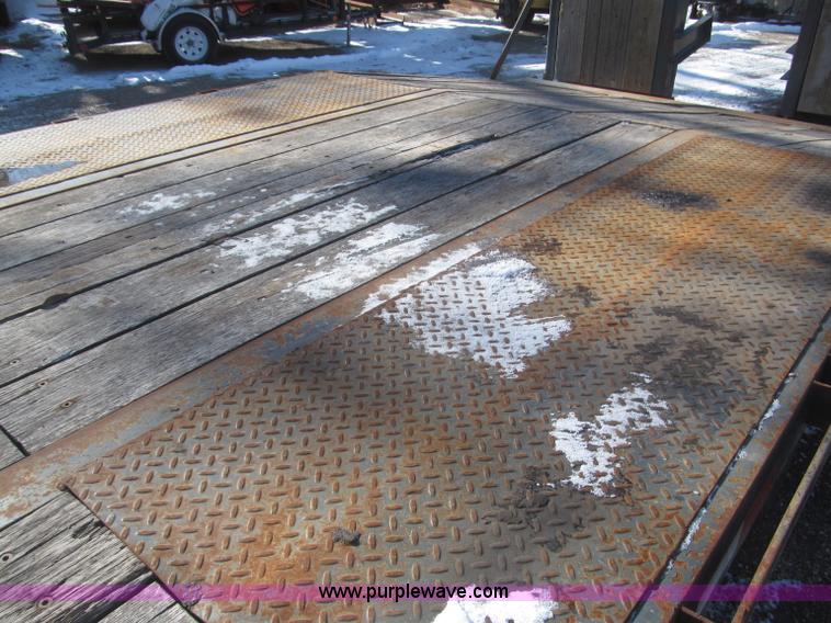 image for item F7250 2007 Kaufman 25' tag trailer