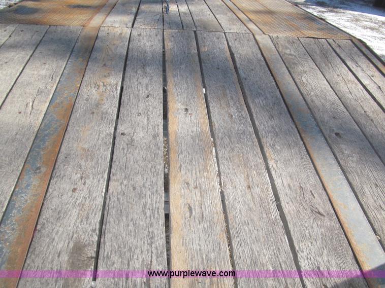 image for item F7250 2007 Kaufman 25' tag trailer